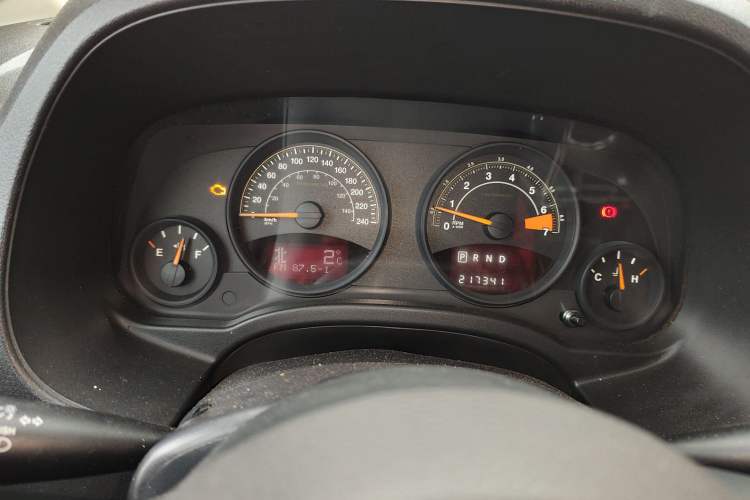 Used Jeep Compass 2013 2.0L two-wheel drive sport version
