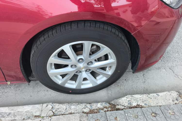 Used Chevrolet Malibu 2013 2.0L Automatic Luxury Edition Right Front Wheel Hub