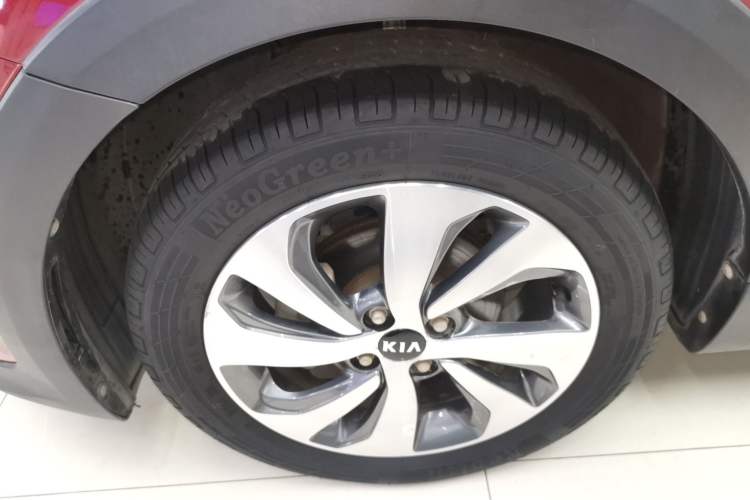 Used Kia KX Cross 2017 1.4L AT GLS Left Front Wheel Hub