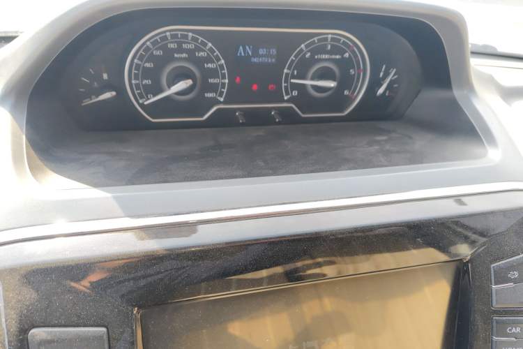 Used SAIC MAXUS Xintu V80 2019 2.0T Plus AMT Aoyuntong Short Wheelbase Ultra-Low Roof 5/6-Seater