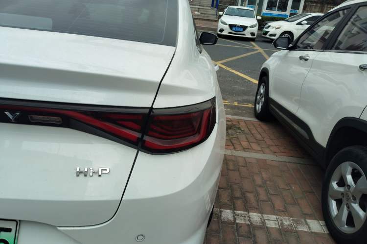 Used Geely Auto Emgrand L HiP 2024 Champion Edition 1.5TD-DHT Pro 100KM Excellence Model
