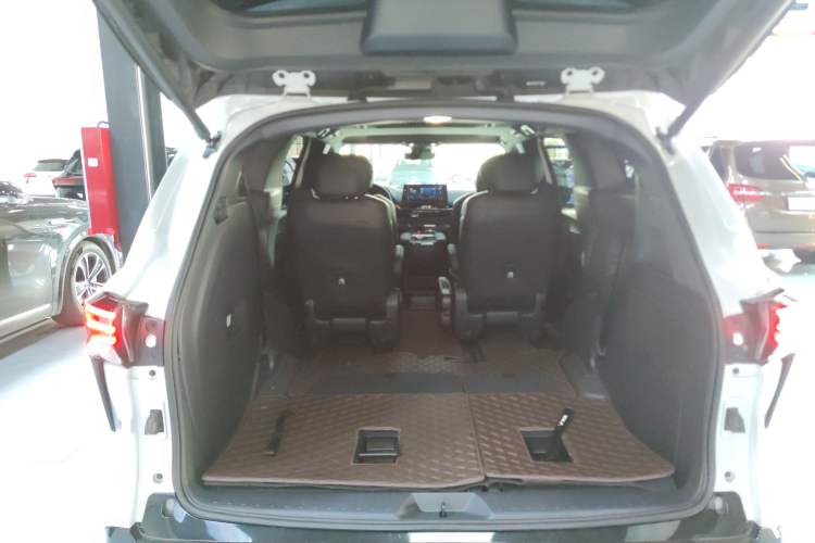 Used Toyota SIENNA 2023 2.5L Hybrid Deluxe Edition
