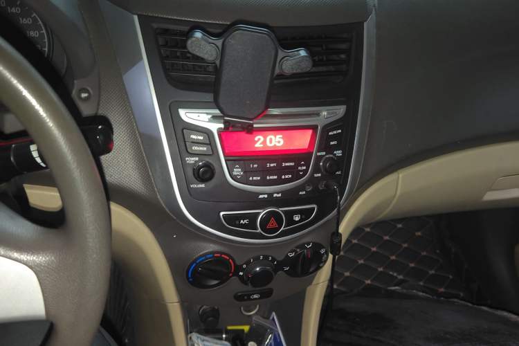 Used Hyundai Verna (older generation) 2010 Sedan 1.4L Manual Comfort GS
