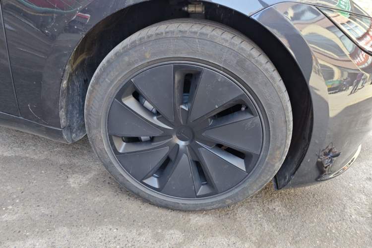 Used Tesla Model 3 2025 Long-Range All-Wheel-Drive Version