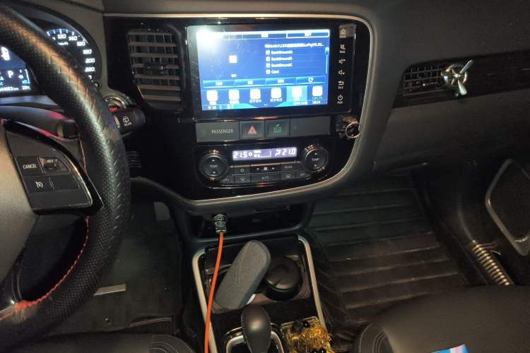 Used Mitsubishi Outlander 2019 2.0L Two-Wheel Drive Comfort Edition 7-Seater China VI Standard Audio And AC Panel