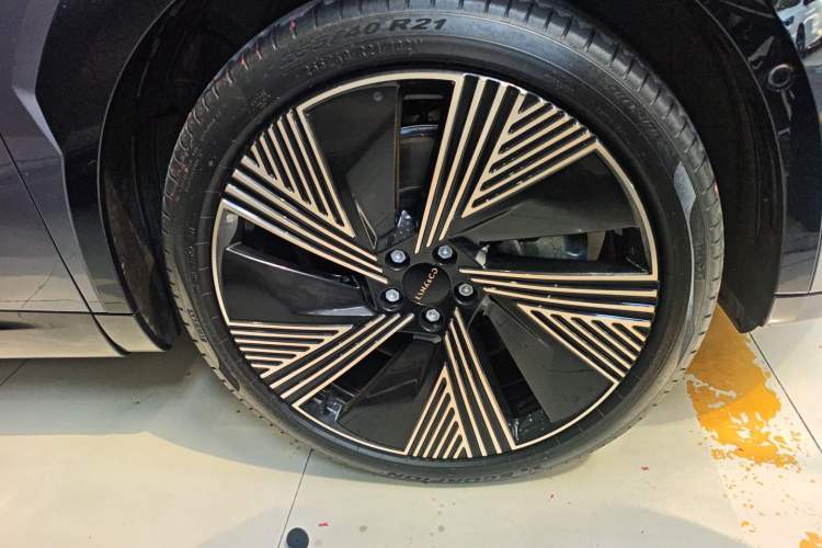 Used Lynk & Co 08 EM-P 2023 220 km Limited-Time Edition
