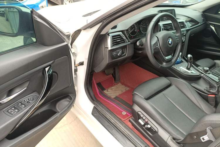 Used BMW 3 Series GT 2018 320i Sport Edition Driver Seat