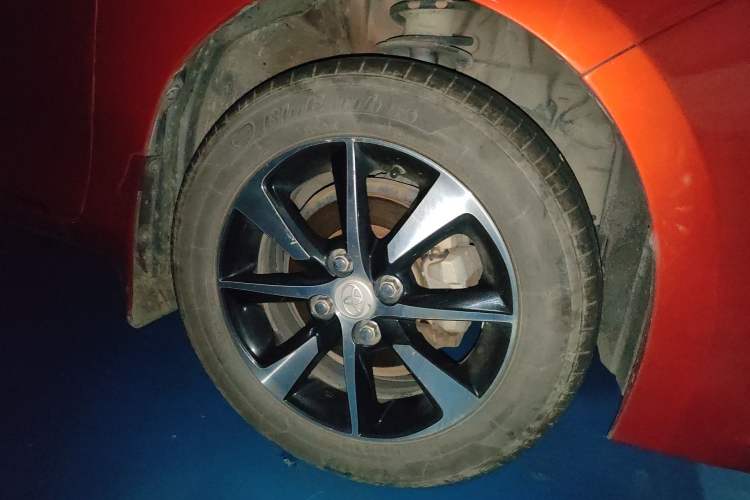 Used Toyota YARiS L Zhi Xuan 2015 1.5G Automatic Orange Limited Edition
