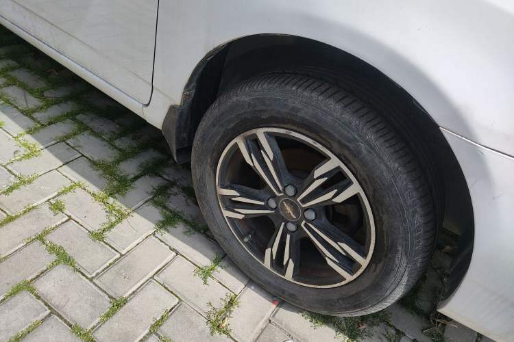 Used BYD F3 2015 Energy-Efficient Model 1.5L Manual Comfort Edition Right Front Wheel Hub