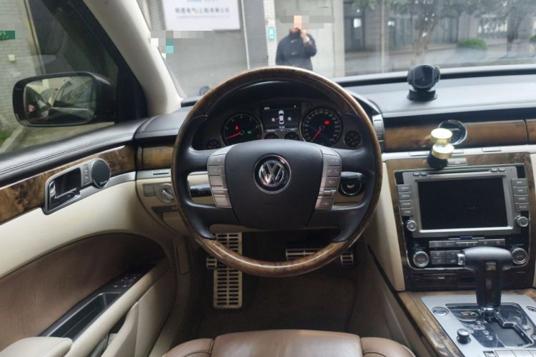 Used Volkswagen Phaeton 2011 3.6L V6 4-Seater Extended-Length Individual Edition
