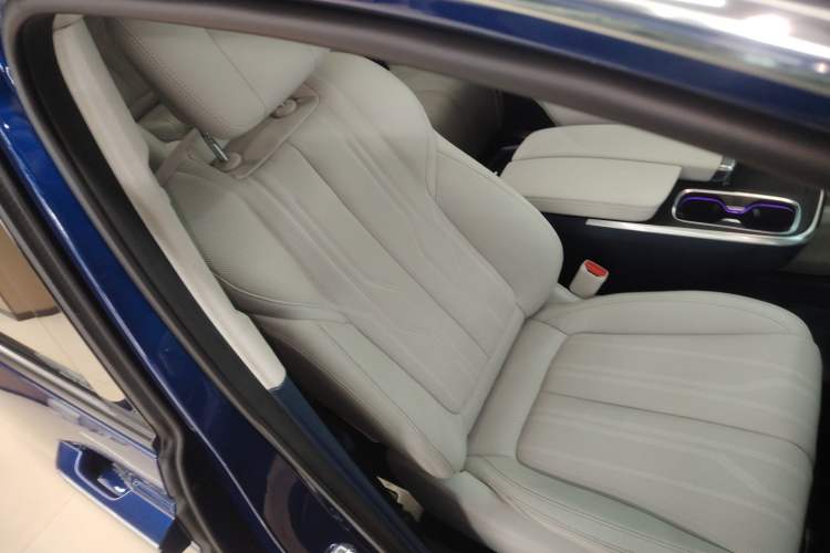 Used Buick Century 2023 2.0T Six-Seater Yinshi Edition