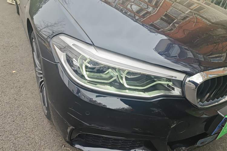 Used BMW 5 Series 2018 Restyled 530Li Luxury Edition M Sport Package Exterior 3