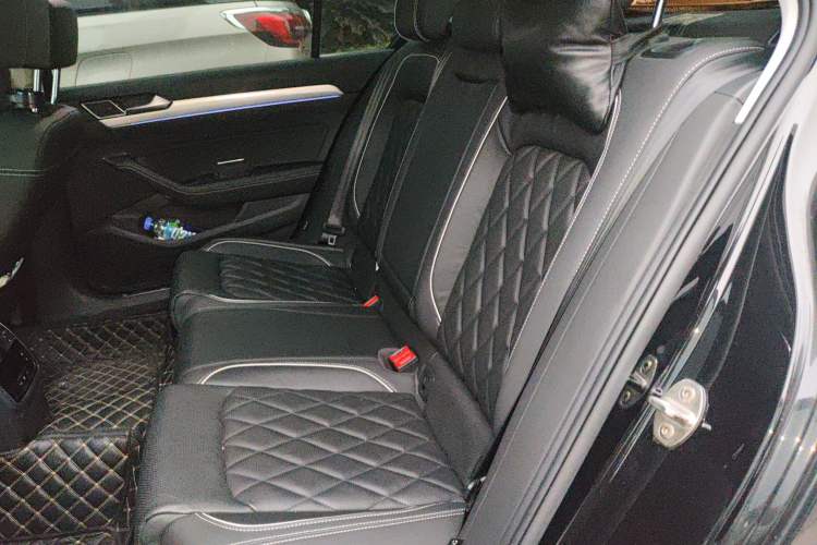 Used Volkswagen Magotan GTE Plug-in Hybrid 2020 GTE Luxury Model Left Rear Seat