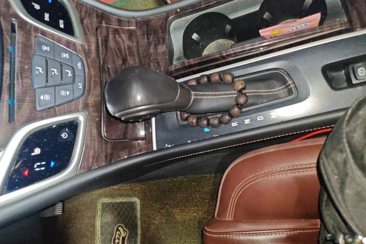 Used Buick LaCrosse 2013 2.4L SIDI Leading Comfort Version Gear Lever