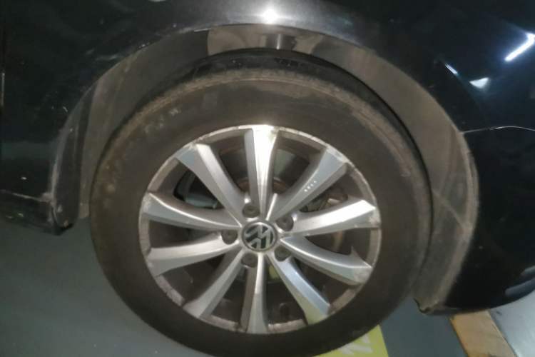 Used Volkswagen Magotan 2013 1.8TSI Luxury Model Right Front Wheel Hub