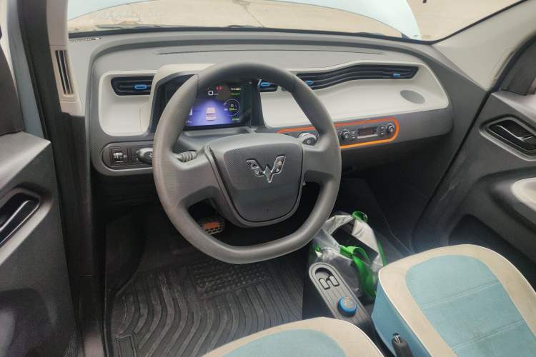 Used Wuling Hongguang MINIEV 2020 Freedom Version Lithium Iron Phosphate Center Console