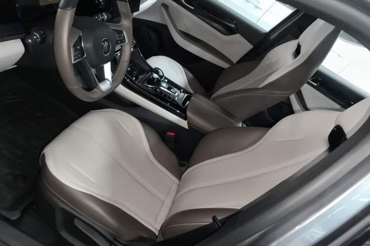 Used BYD Qin PLUS 2024 HONOR Edition DM-i 55KM Leading Model
