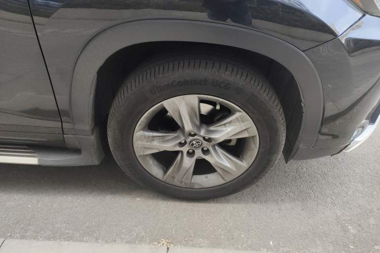 Used Toyota Highlander 2018 2.0T Four-Wheel Drive Prestige Version 7 Seats China VI Standard Right Front Wheel Hub