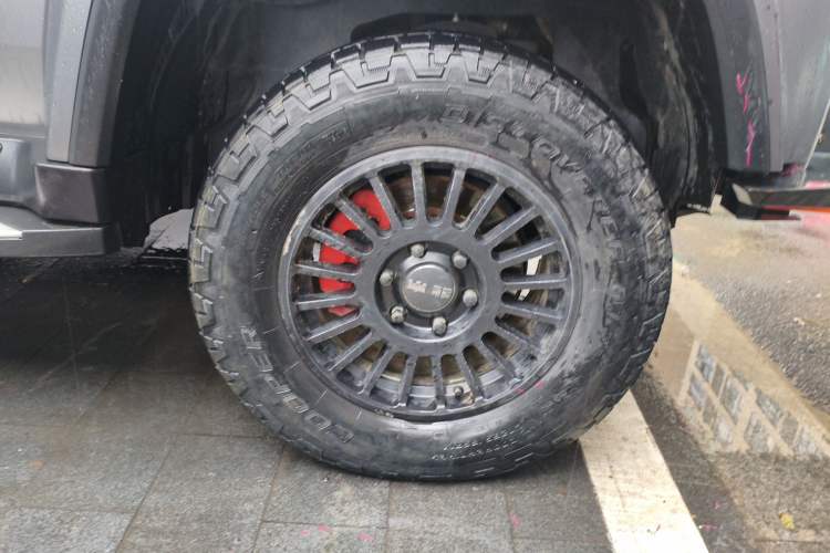 Used BAIC Off-Road BJ40 2023 2.0T Automatic Four-Wheel Drive Ring of the Tower Champion Edition Right Front Wheel Hub
