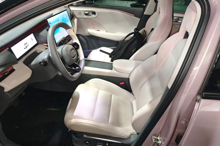 Used Lynk & Co 06 EM-P 2023 EM-P 126 Long-Range Halo Left Front Seat