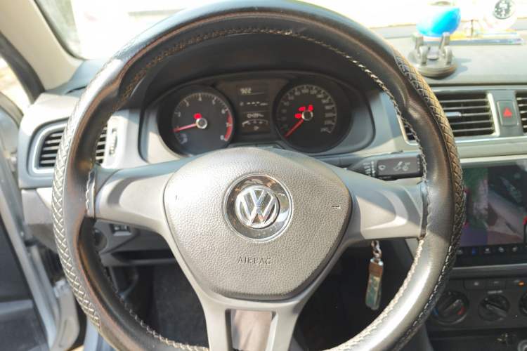 Used Volkswagen Lavida 2015 1.6L Manual Fashion Edition Steering Wheel