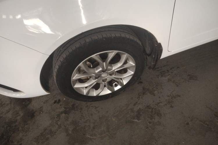 Used Geely Auto Vision 2018 1.5L Automatic Happiness Edition Left Front Wheel Hub