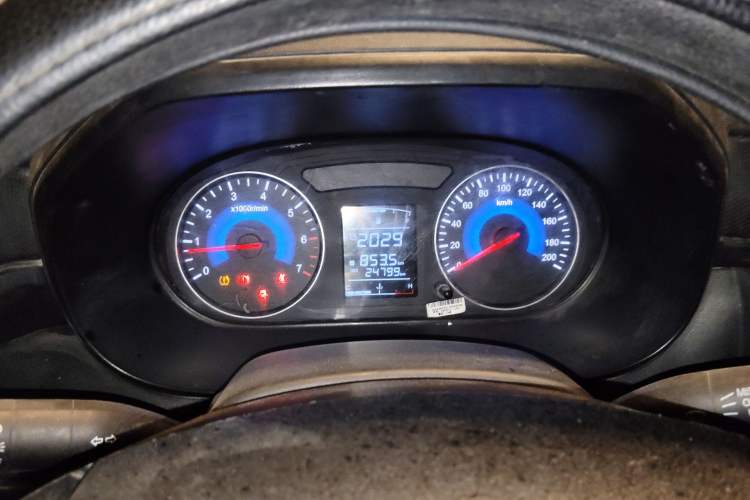 Used Dongfeng Fengon 380 2022 1.5L Standard Edition 7-Seater Passenger Vehicle Instrument Cluster