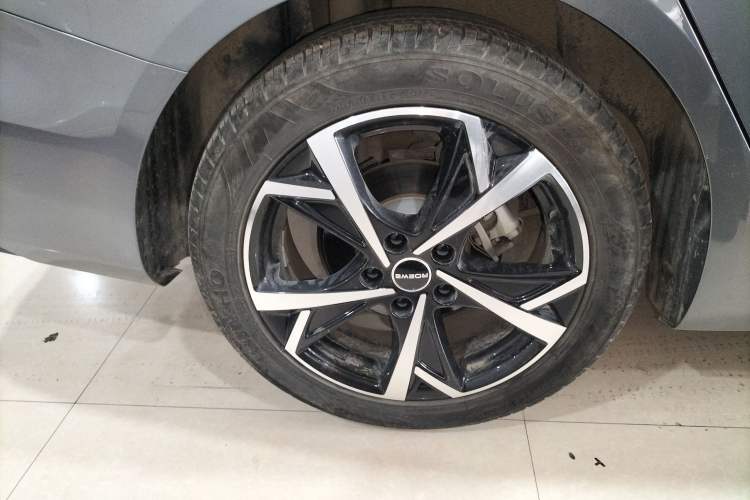 Used Roewe i5 2023 1.5L CVT Luxury Edition Right Rear Wheel Hub