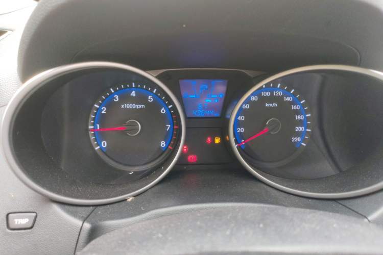 Used Hyundai ix35 2013 2.0L Automatic Two-Wheel Drive Smart GLS China IV Standard Odometer Close Up