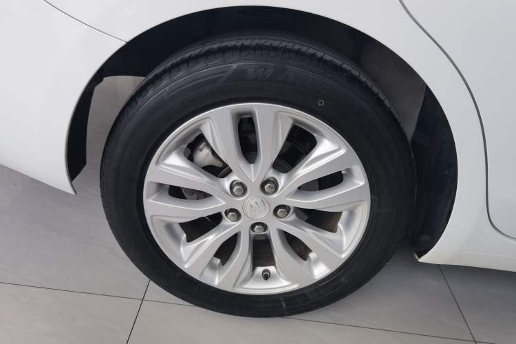 Used Buick GT 2021 Revised Version Flagship 1.5L Automatic Elite Edition Right Rear Wheel Hub