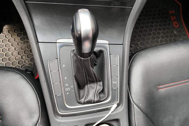 Used Volkswagen Golf 2017 1.6L Automatic Comfort Million-Vehicle Anniversary Edition
