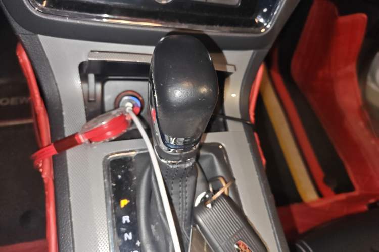 Used Roewe RX5 2016 20T Two-Wheel Drive Automatic Internet Smart Edition
