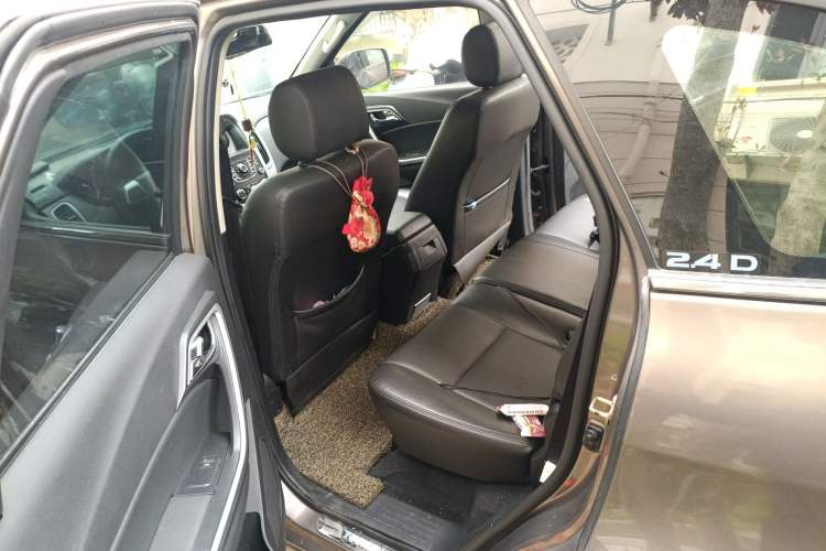 Used JMC Yusheng S350 2013 2.4T Automatic 2WD Diesel Ultra-Luxury 5-Seater
