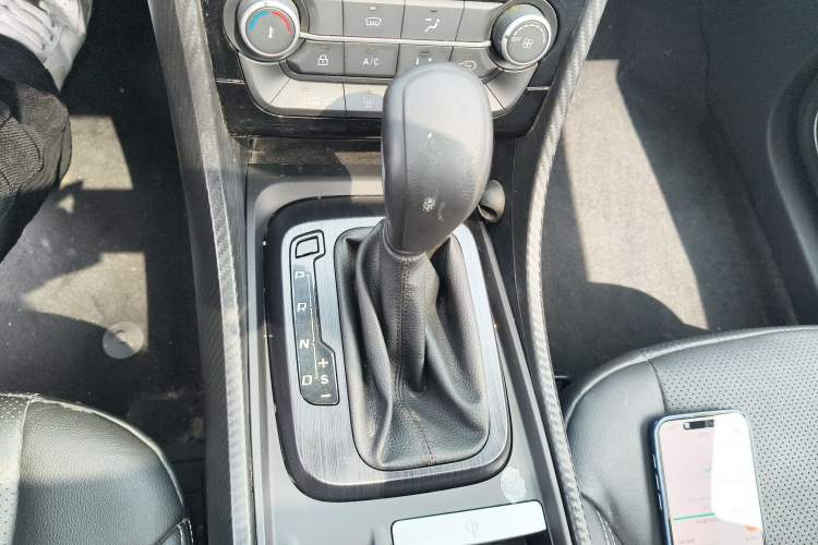 Used JMC Yusheng S330 2016 1.5L GTDi Automatic Two-Wheel Drive Fashion Edition Gear Lever