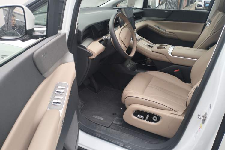 Used XPeng X9 2025 740 Ultra-Long Range Max
