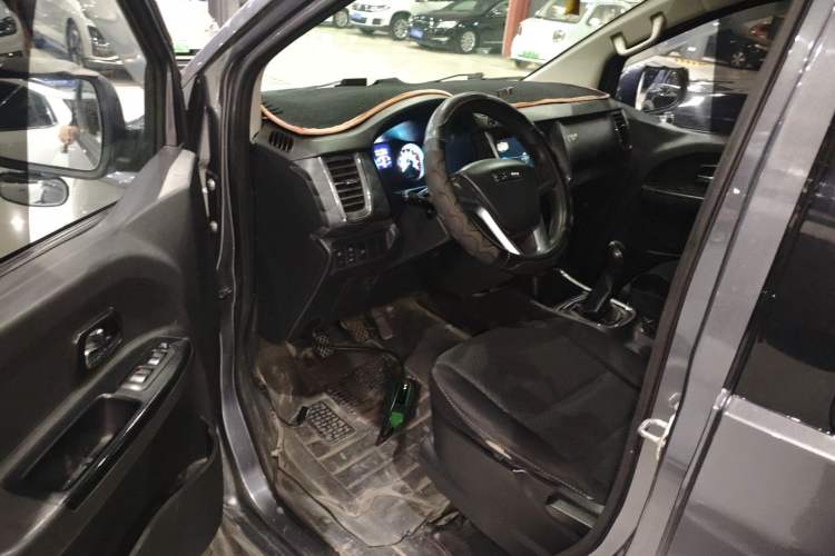 Used Jinbei Gold Hiace 2023 1.5L Passenger Vehicle Engineering Lion 5/6/7 Seater