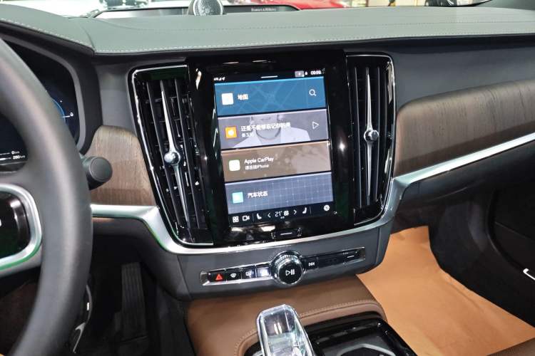 Used Volvo S90 New Energy 2025 Plug-in Hybrid Four-Wheel Drive Long-Range Luxury Smart Edition Audio And AC Panel