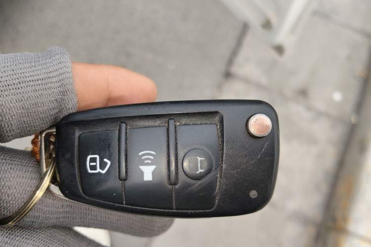 Used Dongfeng Yufeng EM26 2023 High-End Model 41.86 kWh CATL Vehicle Key
