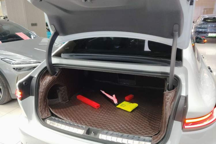 Used Nio ET7 2024 75 kWh Executive Signature Edition Trunk