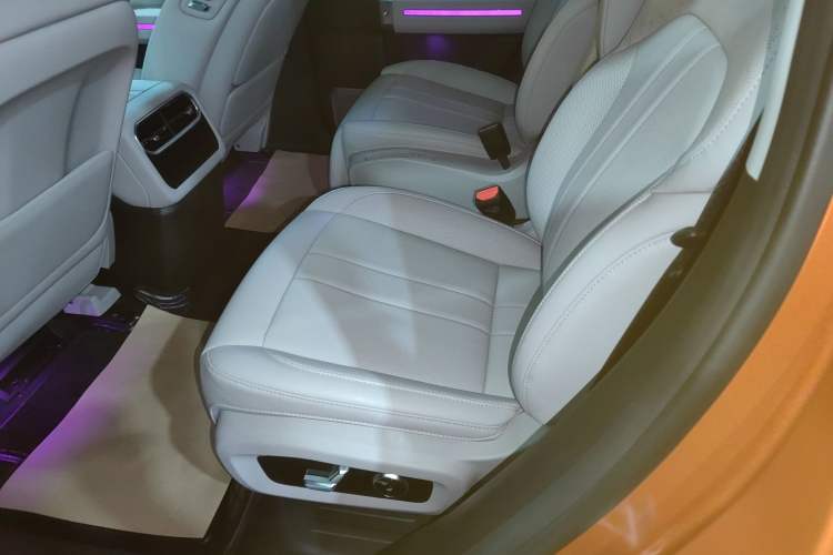 Used Jetour Zongheng G700 Trailblazer 2025 Model Xiangjing Edition 6-seater
