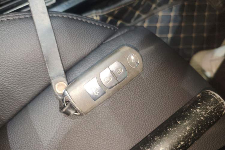 Used Mazda 3 Axela 2017 Sedan 1.5L Automatic Comfort Model Emission Standard China V Vehicle Key