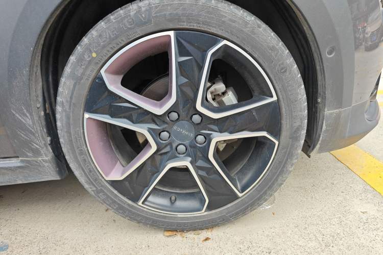 Used Lynk & Co 02 2022 2.0T DCT Shine Pro Right Front Wheel Hub