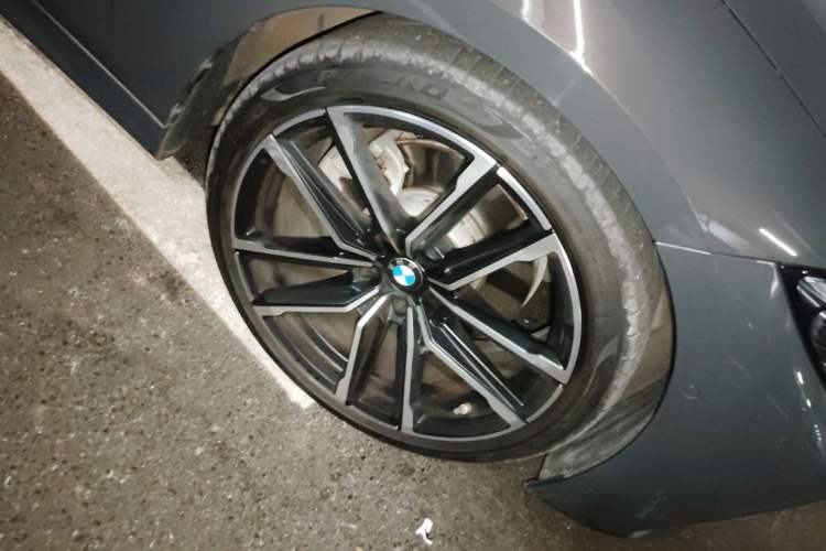 Used BMW 4 Series 2022 Second Facelift 430i Convertible M Sport Night Edition Package Right Front Wheel Hub