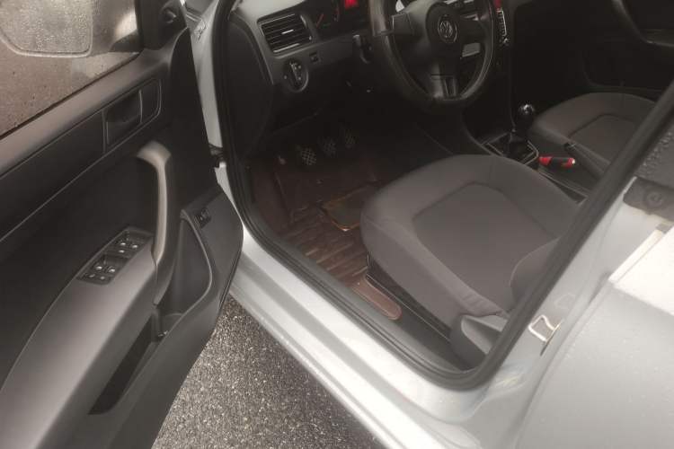 Used Volkswagen Santana 2015 1.6L Manual Fashion Edition