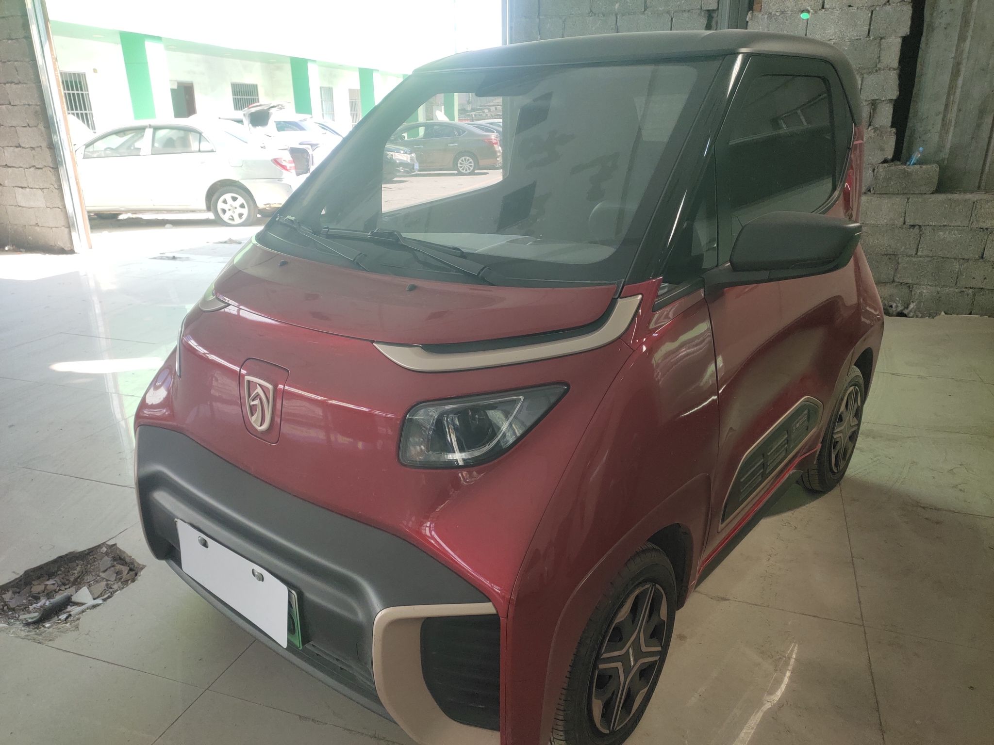 تحت مقدمة السيارة