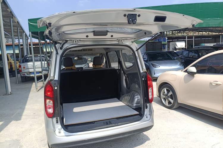 Used Wuling Hongguang New Energy 2024 All-Electric Model 300KM Standard Version
