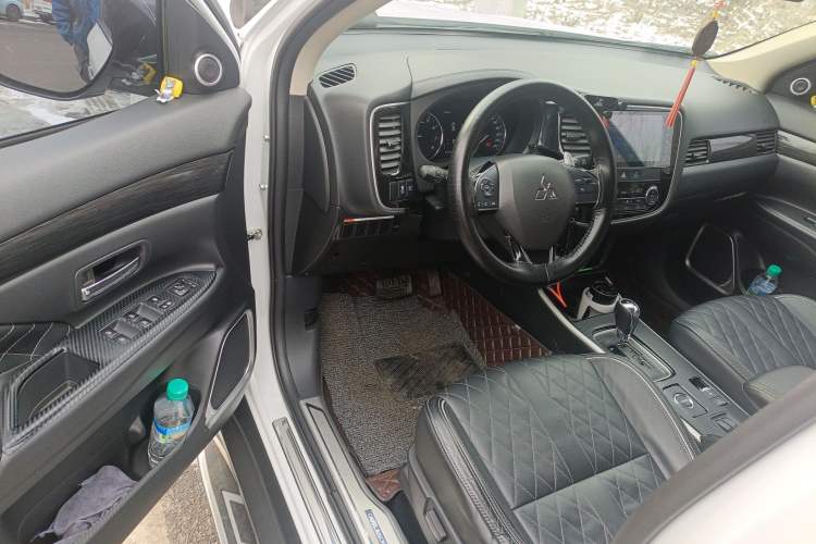 Used Mitsubishi Outlander 2020 2.4L 4x4 Zhi Xiang Edition 5 Seats