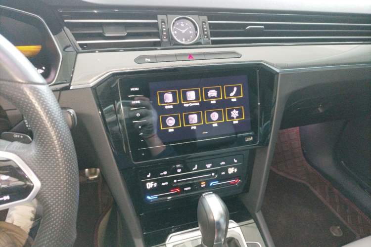 Used Volkswagen Magotan 2023 2 Million Units Limited Edition 330TSI DSG Leading Version Audio And AC Panel