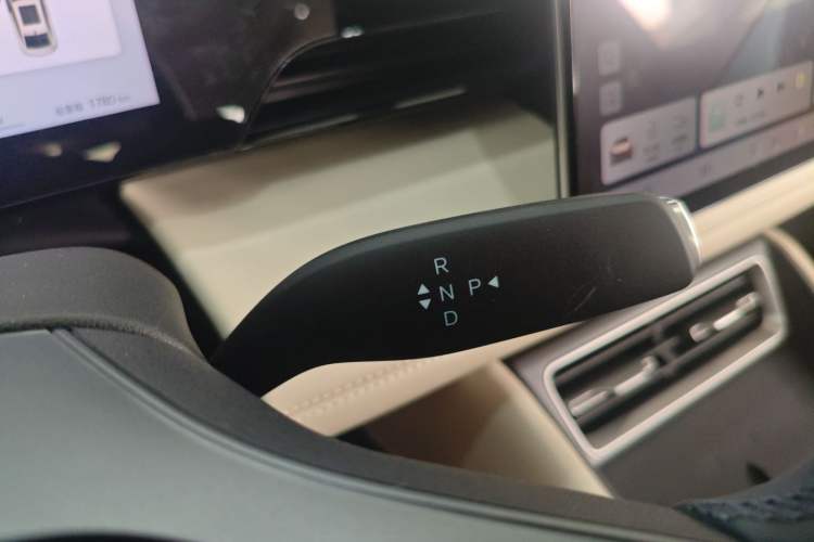 Used BYD Qin L 2025 EV 545KM Beyond Version Gear Lever