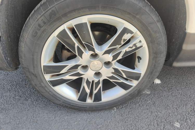 Used Peugeot 3008 2015 1.6THP Automatic Prestige Edition Right Front Wheel Hub